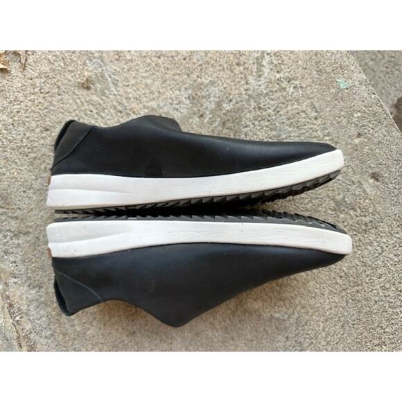Olukai Women's Malua Slip On Black Leather Boat Shoes / Size 8 - Picture 7 of 7